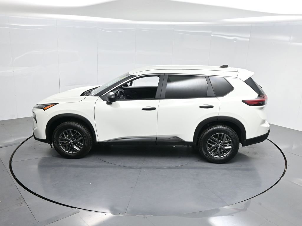Used 2024 Nissan Rogue S image 58