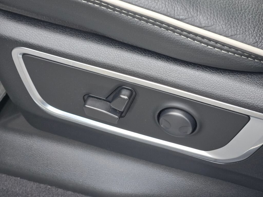 Used 2025 RAM 1500 Laramie w/ Night Edition AWD/4WD image 28