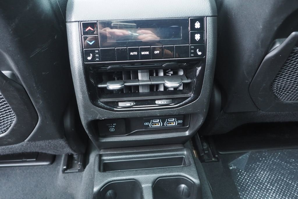 Used 2024 Jeep Grand Cherokee L Limited w/ Luxury Tech Group II AWD/4WD image 16