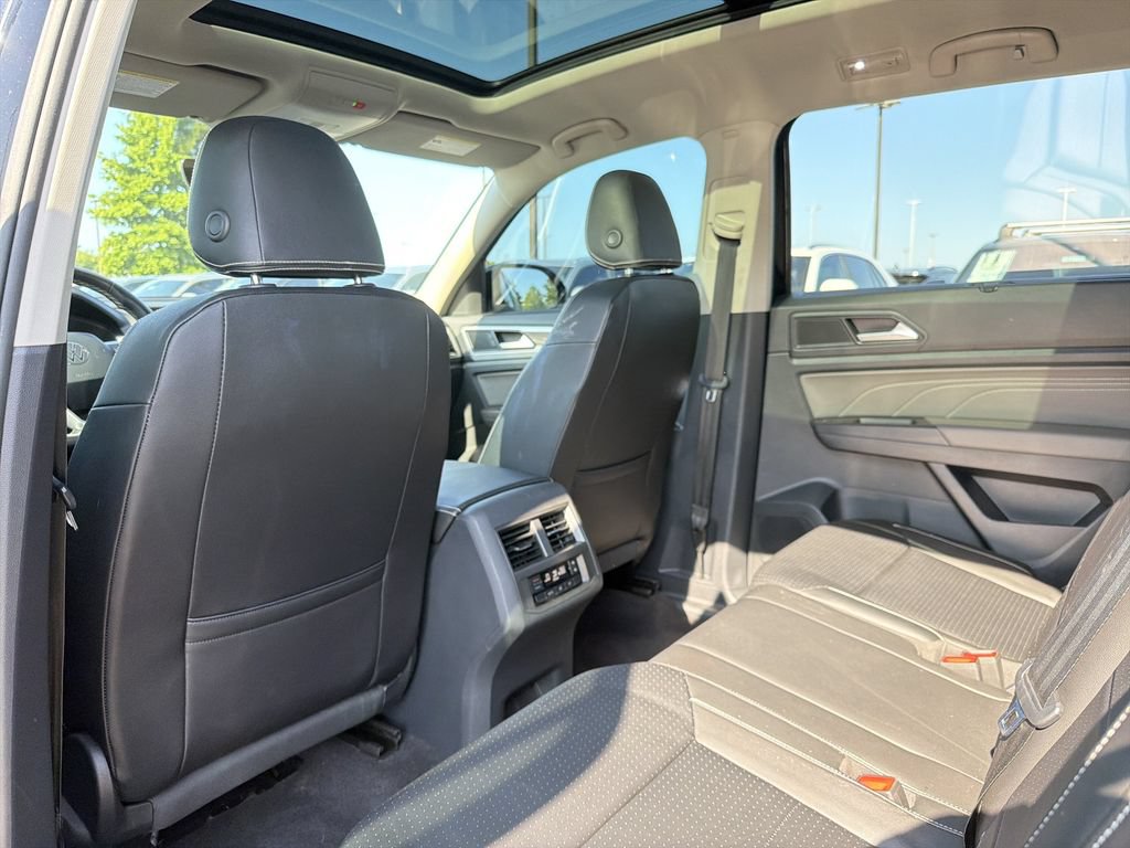 Used 2023 Volkswagen Atlas SE w/ Panoramic Sunroof Package FWD image 12