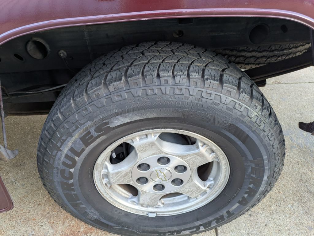 Used 2000 Chevrolet Silverado 1500 LS w/ Firm Ride Suspension Pkg image 17