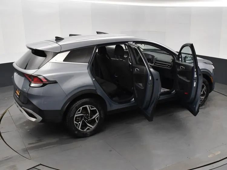 Used 2025 Kia Sportage LX image 6