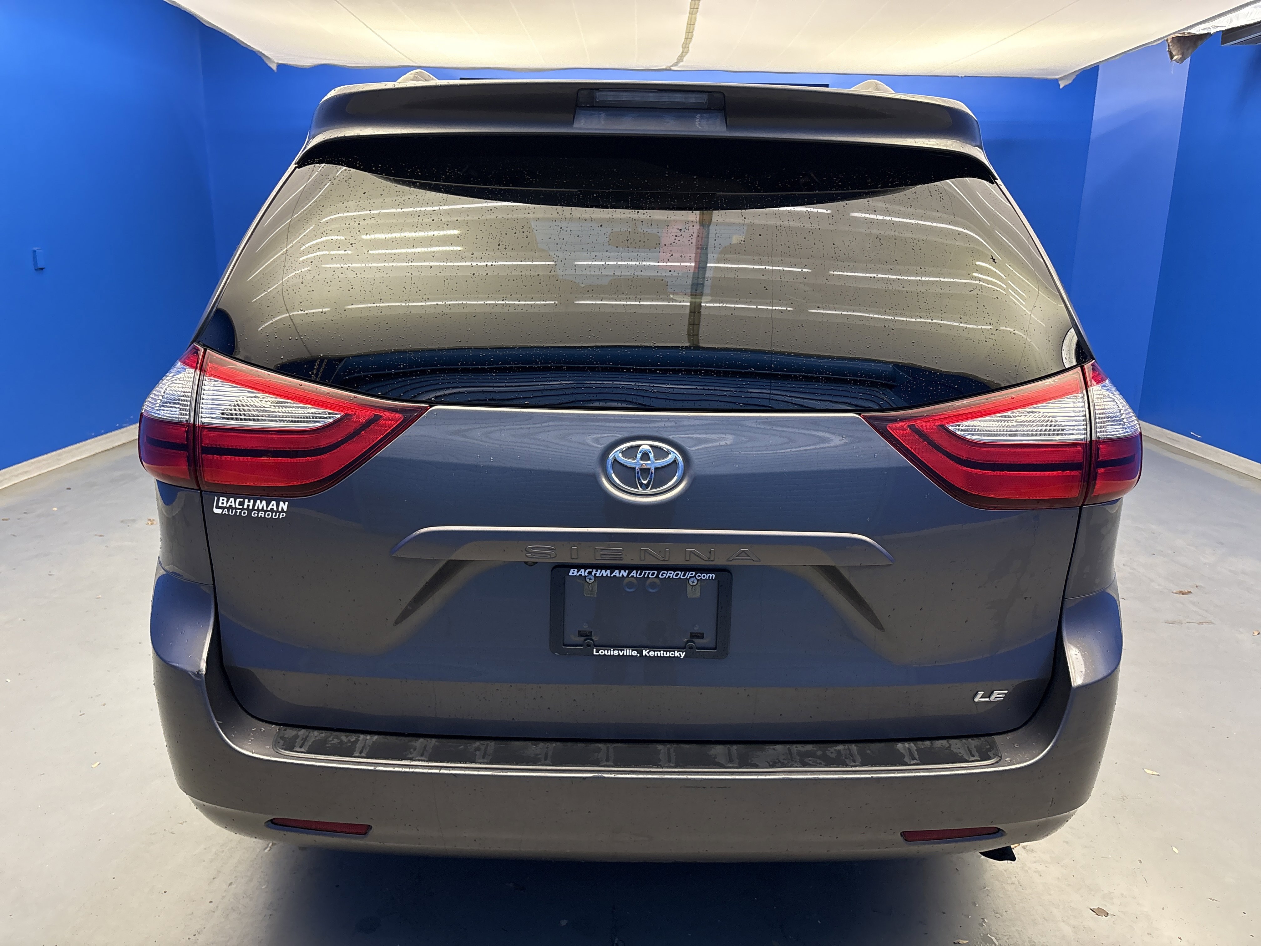 Used 2017 Toyota Sienna LE image 6