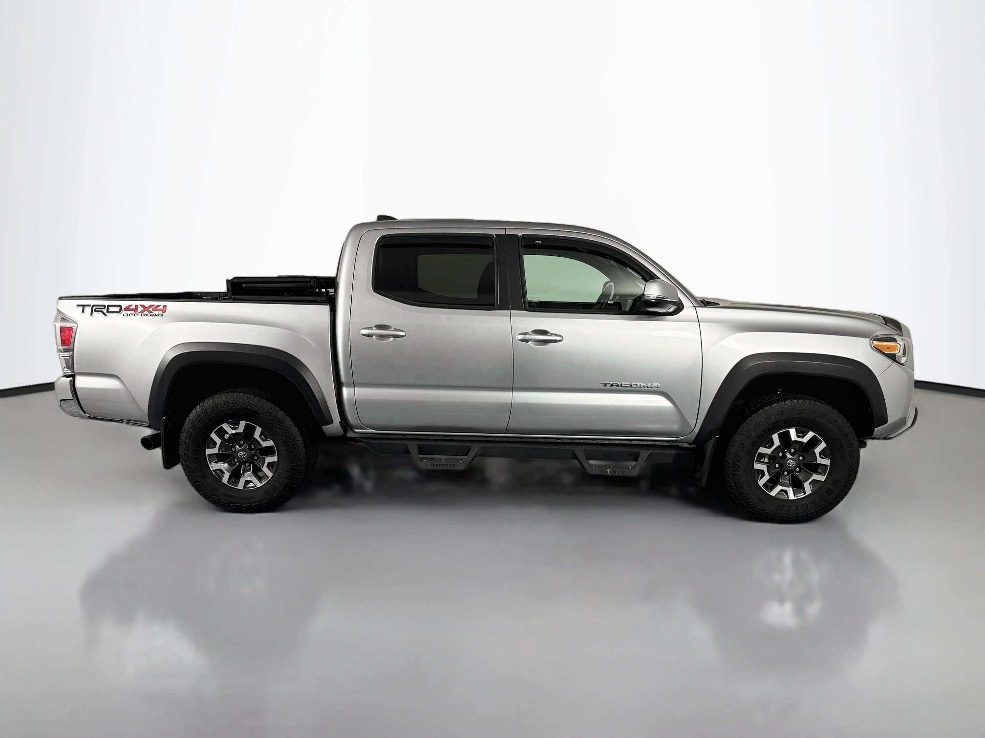 Used 2023 Toyota Tacoma TRD Off-Road AWD/4WD image 4
