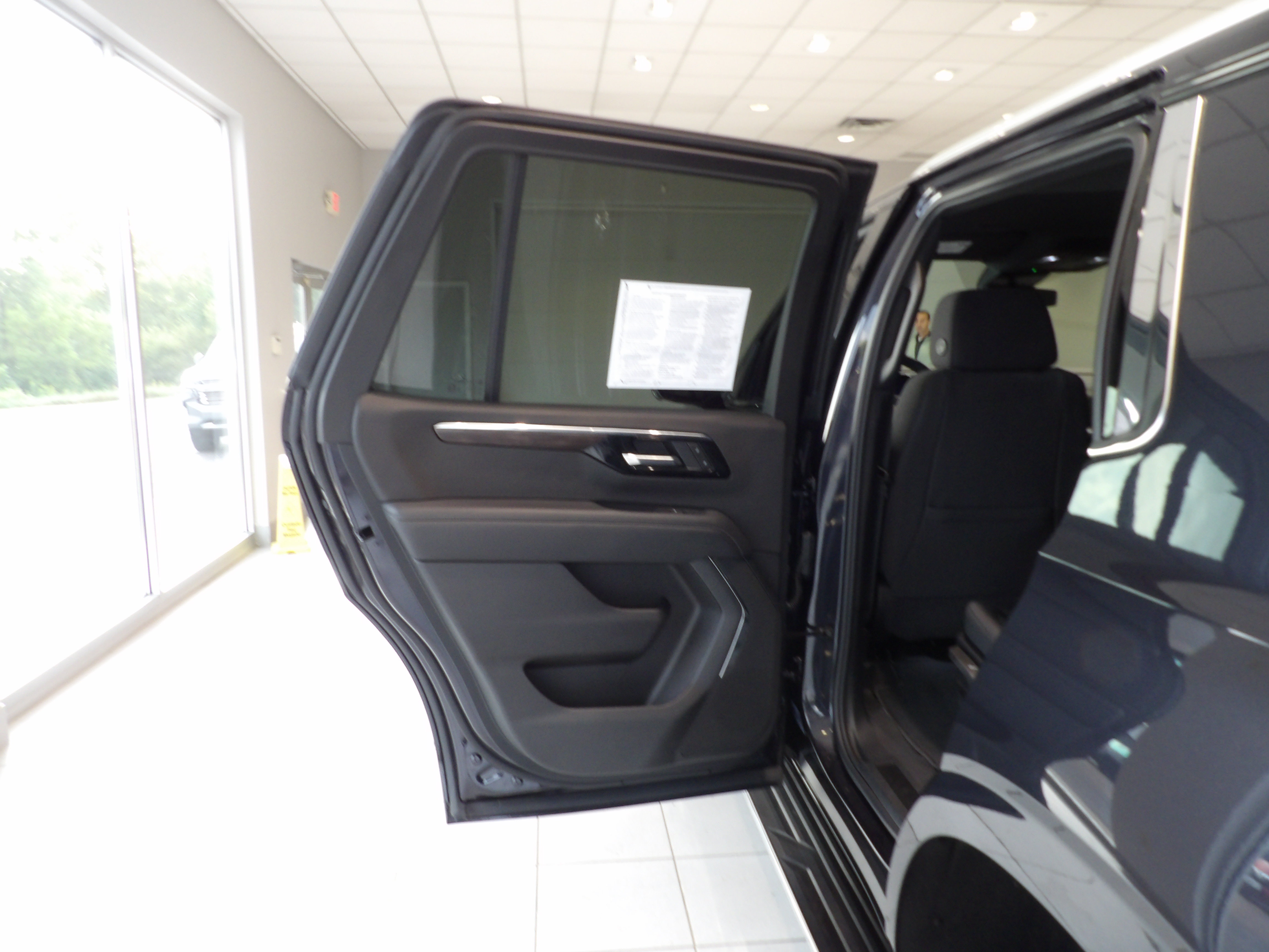 Used 2025 Chevrolet Tahoe LS AWD/4WD image 18