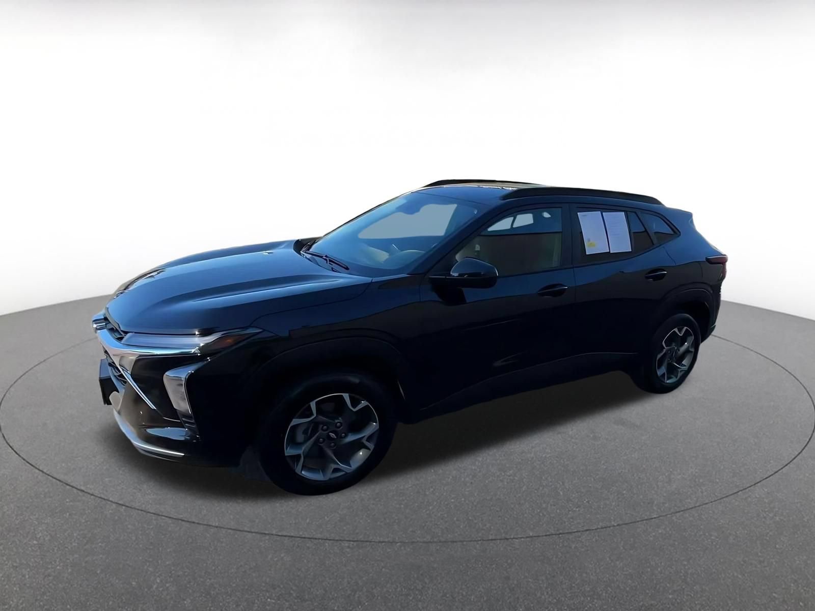 Used 2025 Chevrolet Trax LT FWD image 7