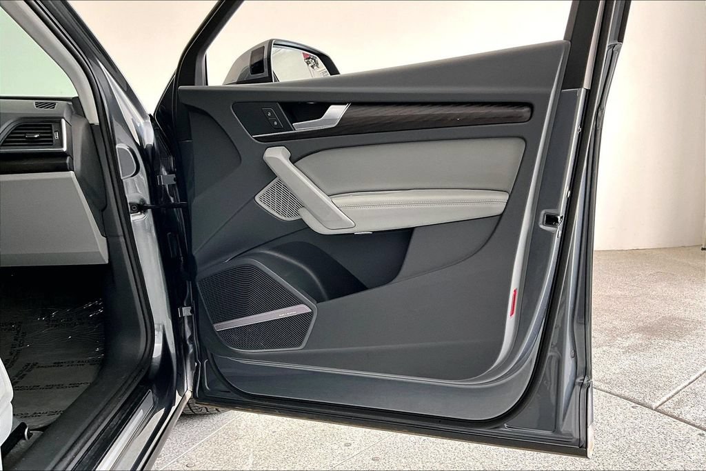Used 2020 Audi Q5 Prestige w/ Prestige Package AWD/4WD image 24