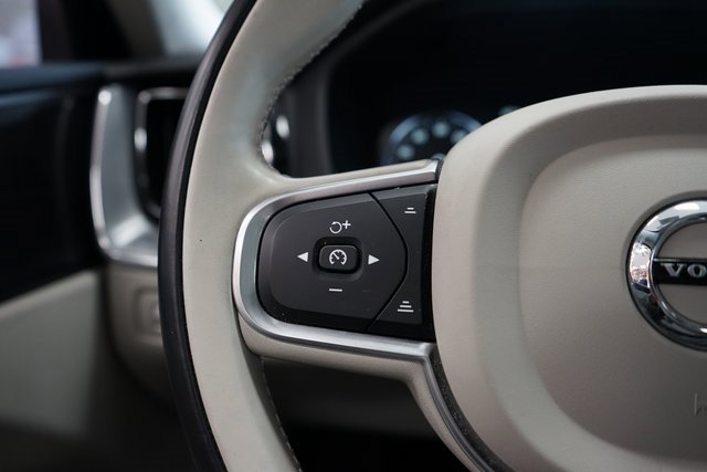 Used 2019 Volvo XC60 T5 Momentum w/ Multimedia Package image 34