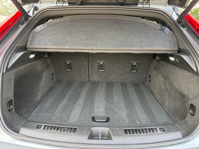 Used 2025 Cadillac XT4 Premium Luxury image 18