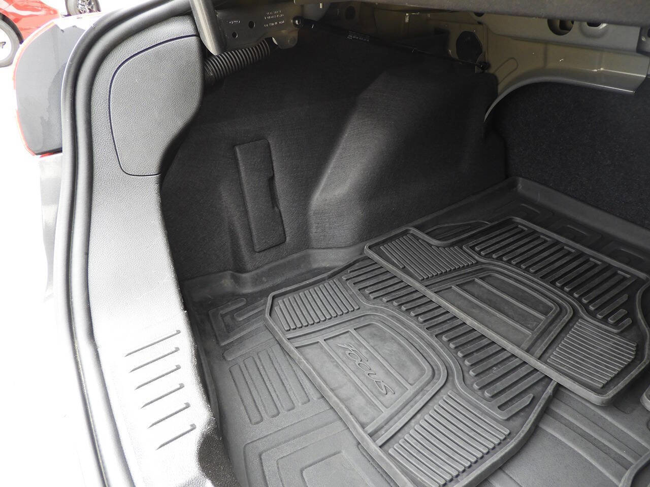 Used 2017 Ford Focus SE image 25