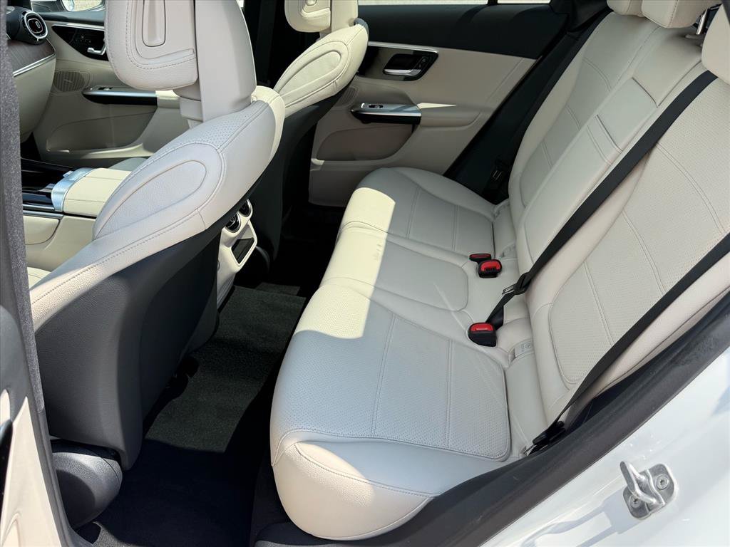 Used 2027 Mercedes-Benz GLC 300 4MATIC image 11
