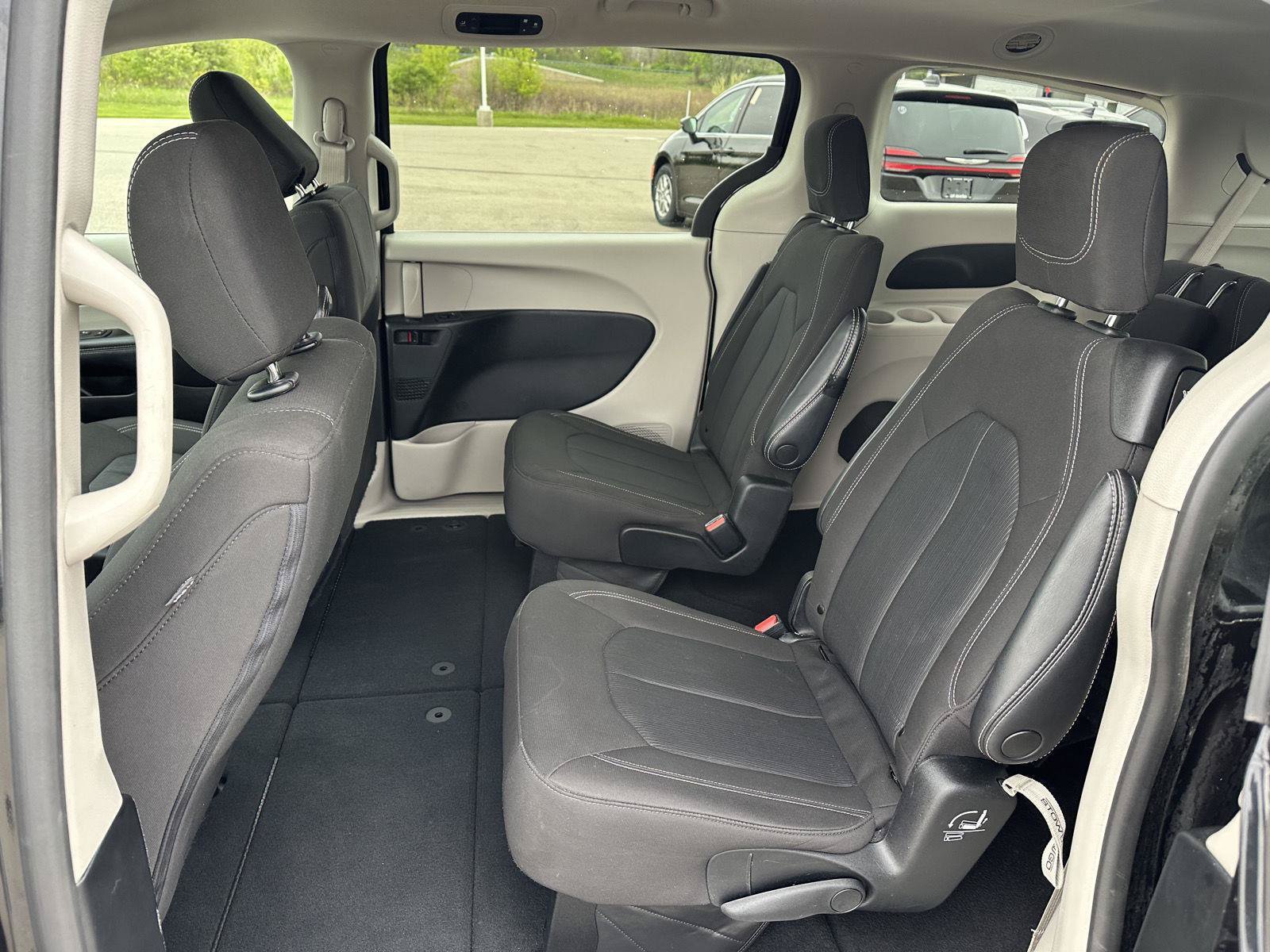 Used 2023 Chrysler Voyager LX FWD image 14