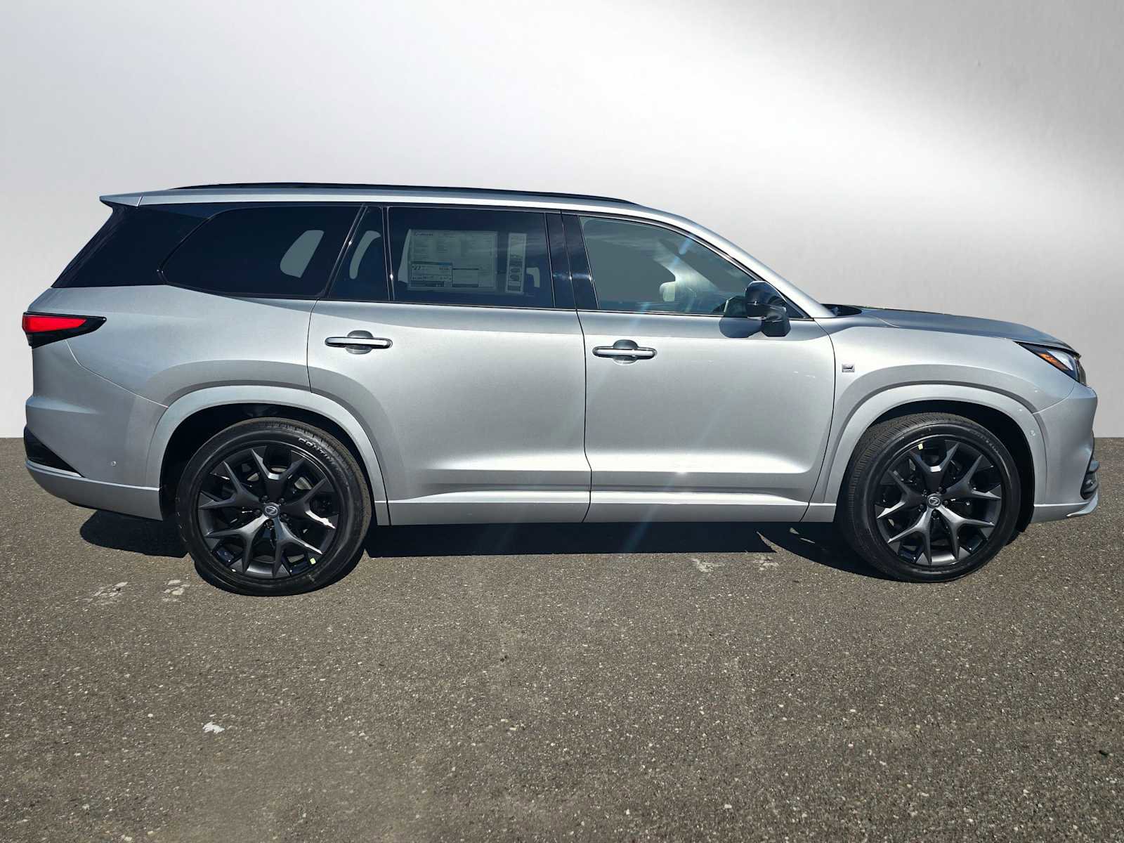 New 2026 Lexus TX 500h AWD image 2