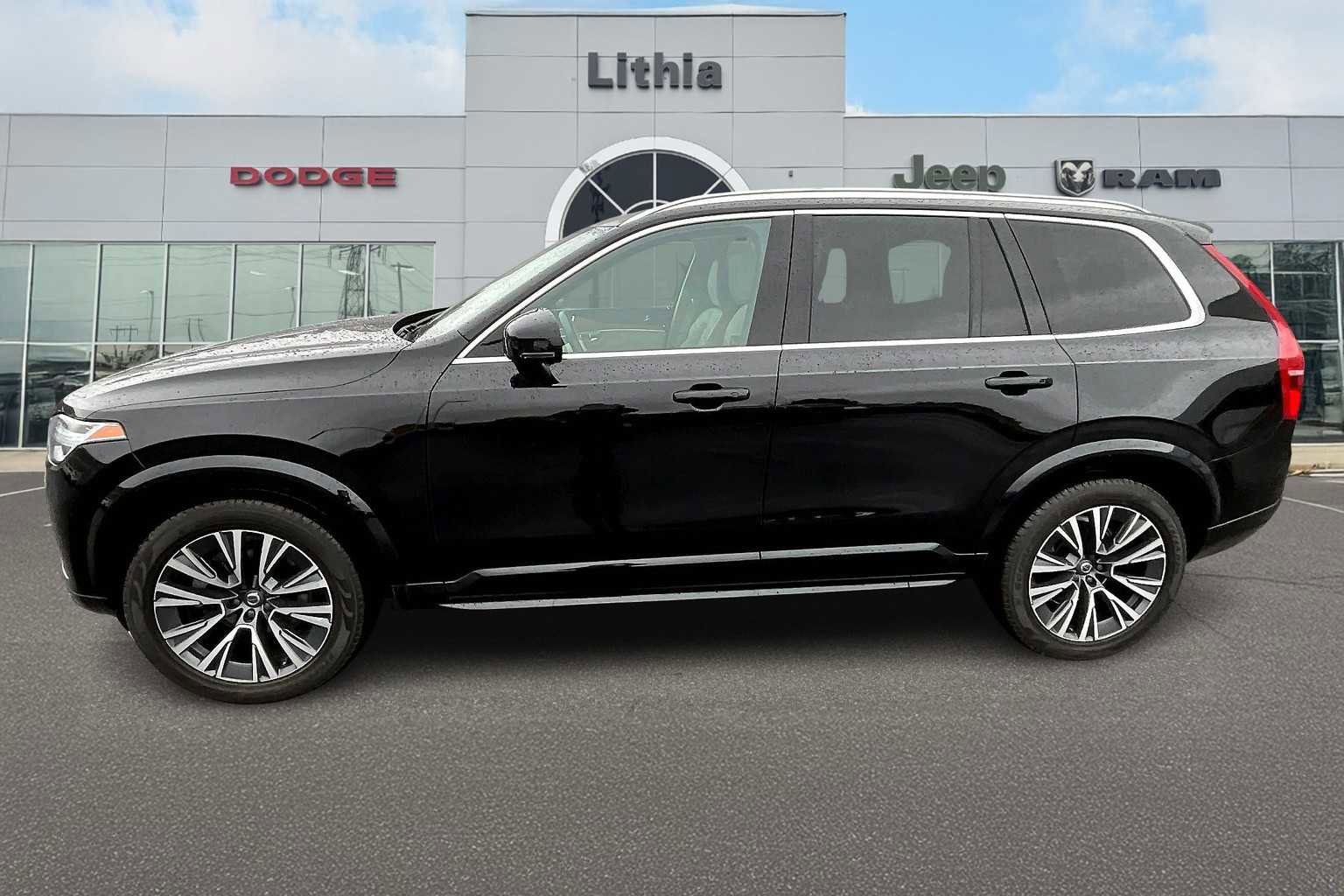 Used 2022 Volvo XC90 T6 Momentum w/ Climate Package image 3