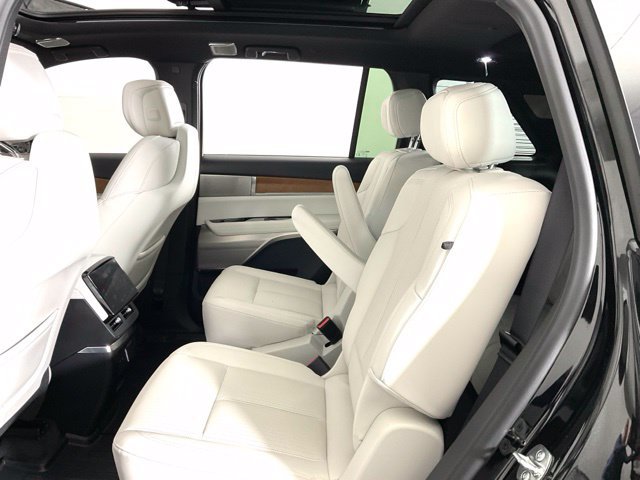 New 2026 Cadillac Vistiq Luxury w/ LPO, Floor Liner Package AWD/4WD image 30