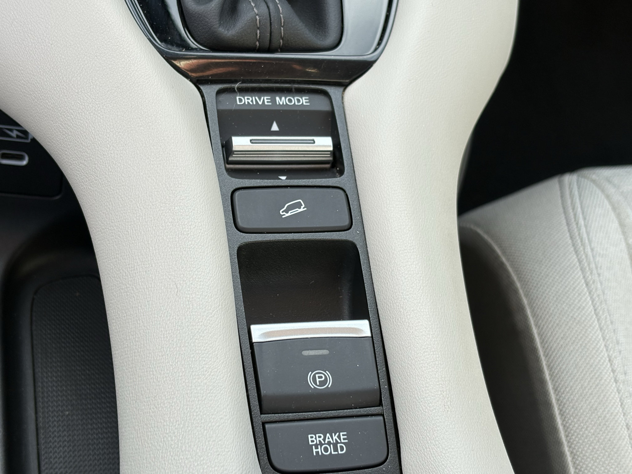 Used 2024 Honda HR-V LX image 17