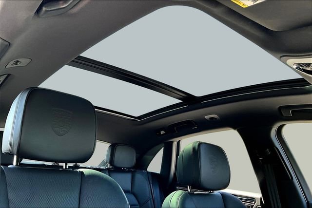 Used 2026 Porsche Macan image 26