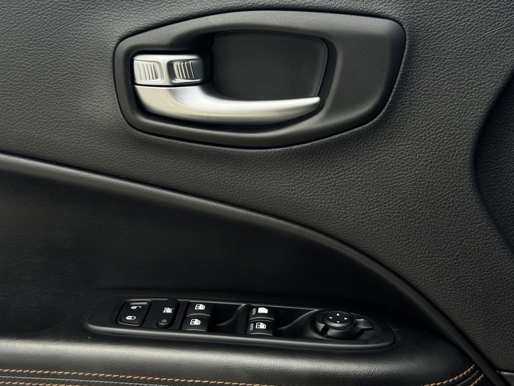 Used 2018 Jeep Compass Limited AWD/4WD image 23