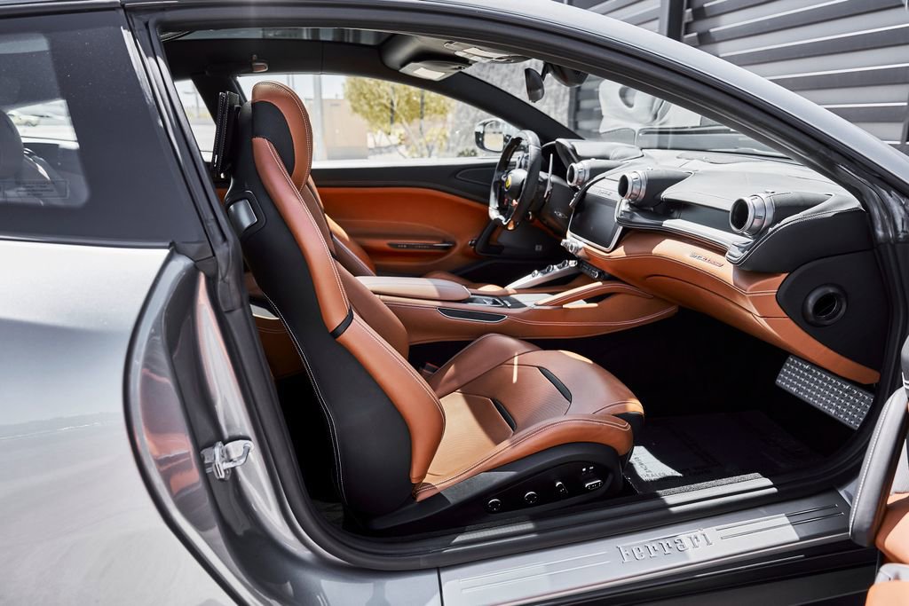 Used 2018 Ferrari GTC4Lusso AWD/4WD image 30