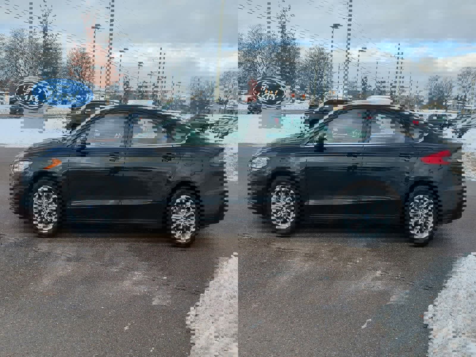 Used 2020 Ford Fusion SE image 5