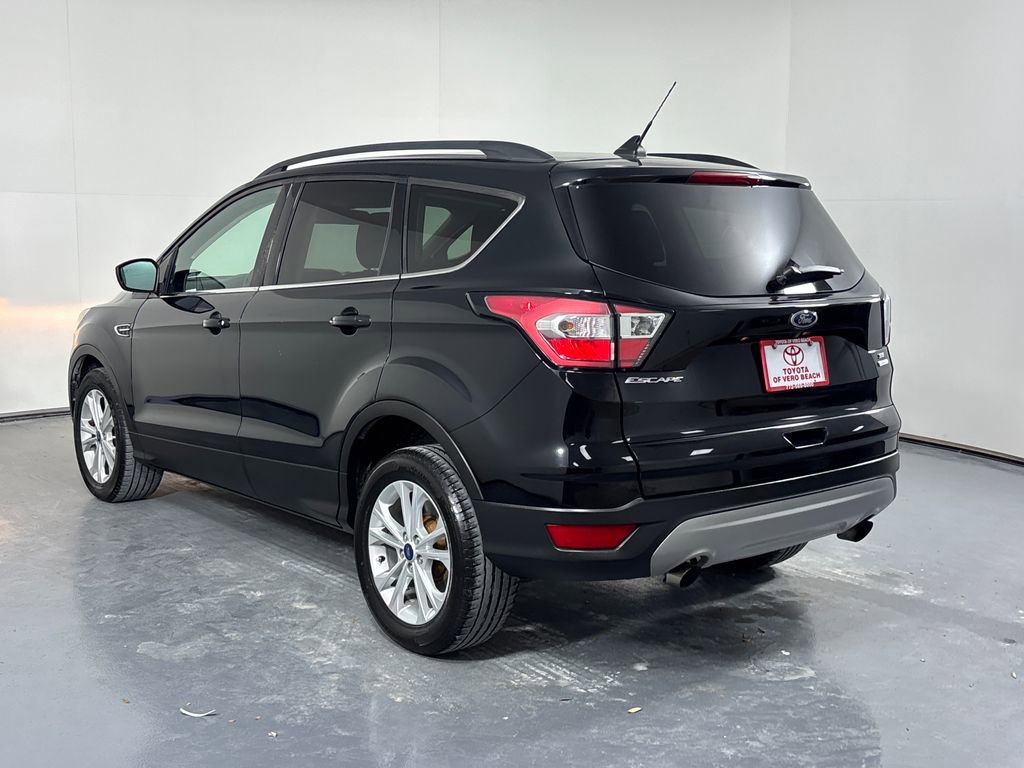 Used 2018 Ford Escape SE w/ Ford Safe & Smart Package FWD image 4