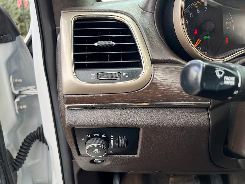 Used 2014 Jeep Grand Cherokee Summit image 11