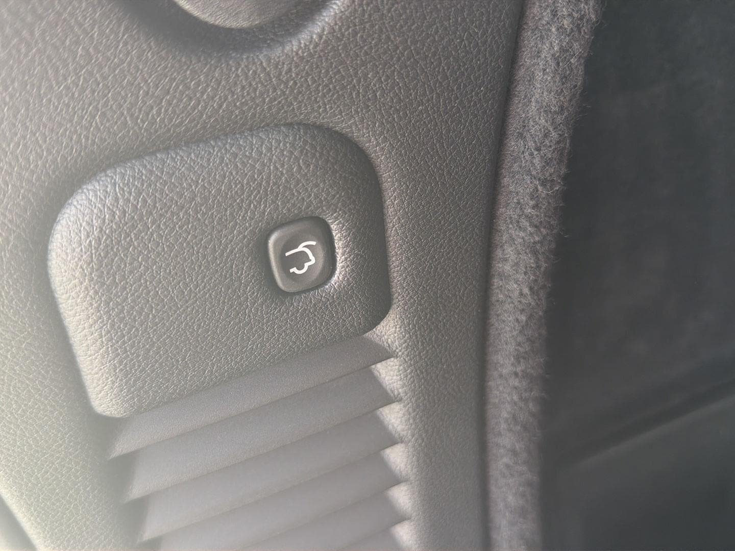Used 2025 Dodge Durango R/T AWD/4WD image 34