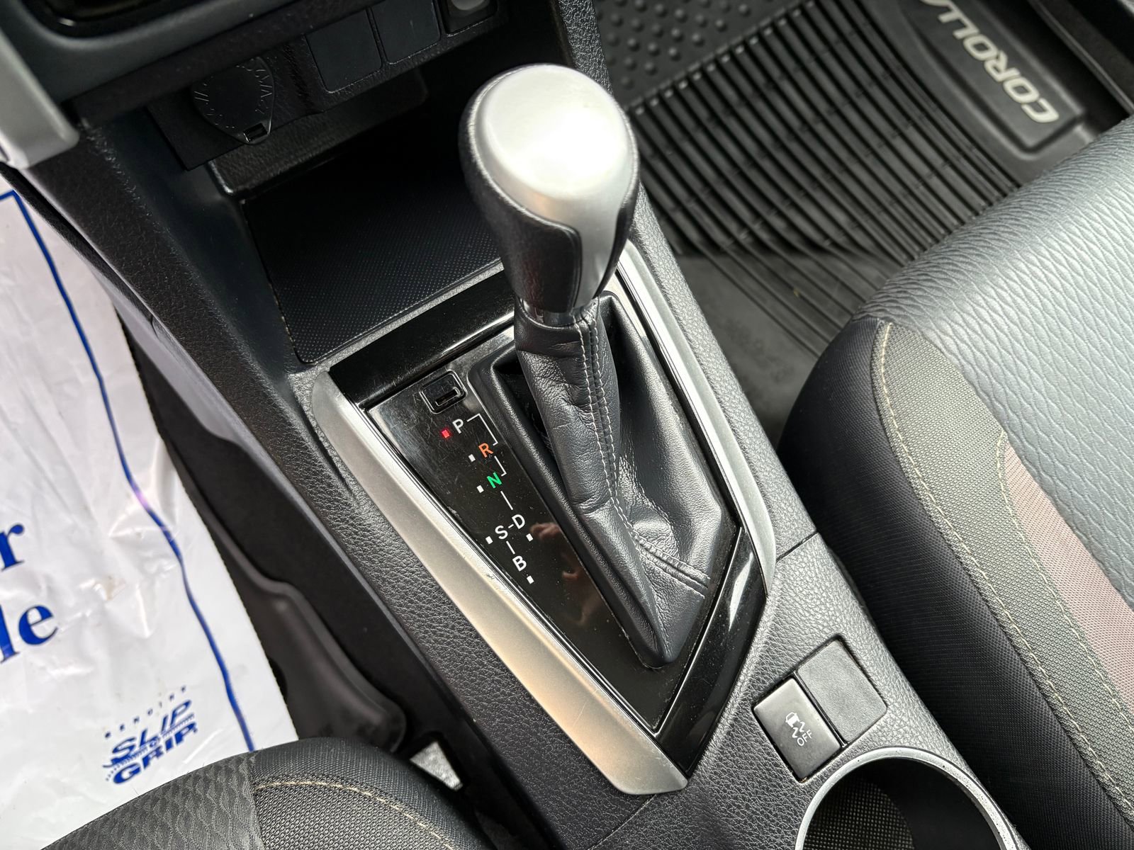 Used 2018 Toyota Corolla LE image 27