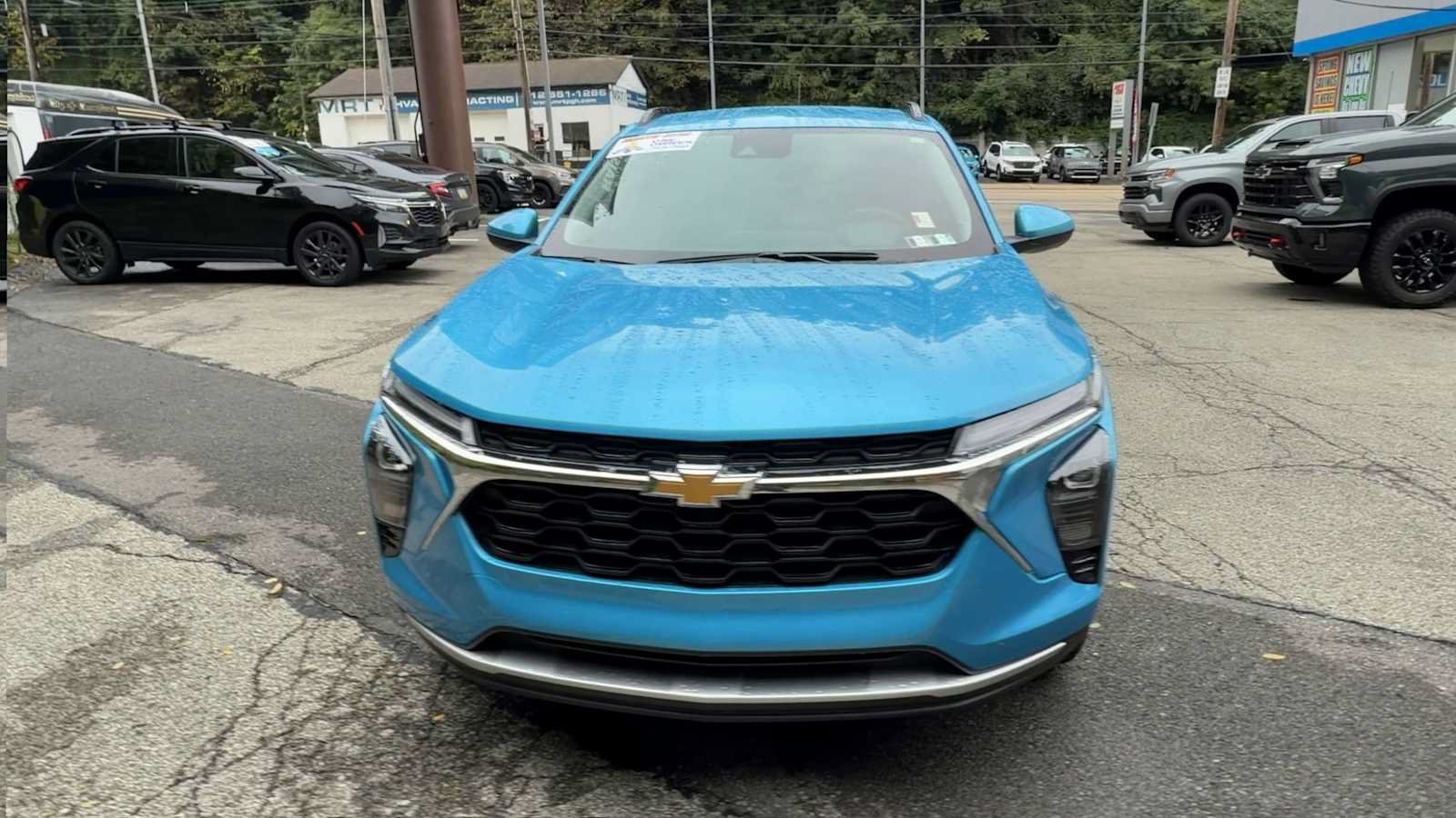 Used 2025 Chevrolet Trax LT FWD image 4