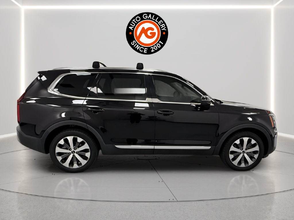 Used 2022 Kia Telluride EX w/ EX Premium Package FWD image 2