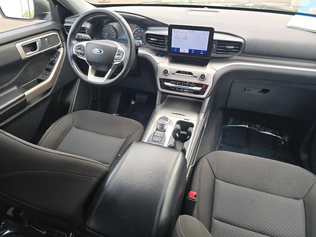 Used 2023 Ford Explorer XLT AWD/4WD image 32