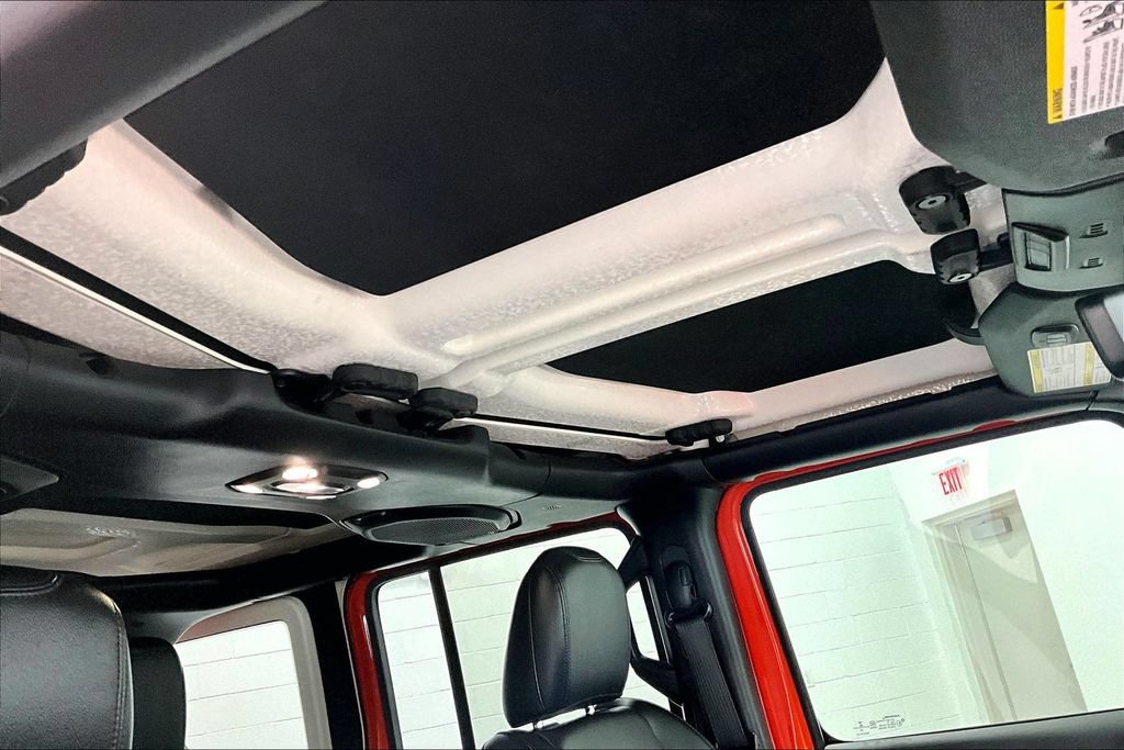 Used 2020 Jeep Wrangler Unlimited Sahara w/ Uconnect 4C Nav & Sound Group AWD/4WD image 21