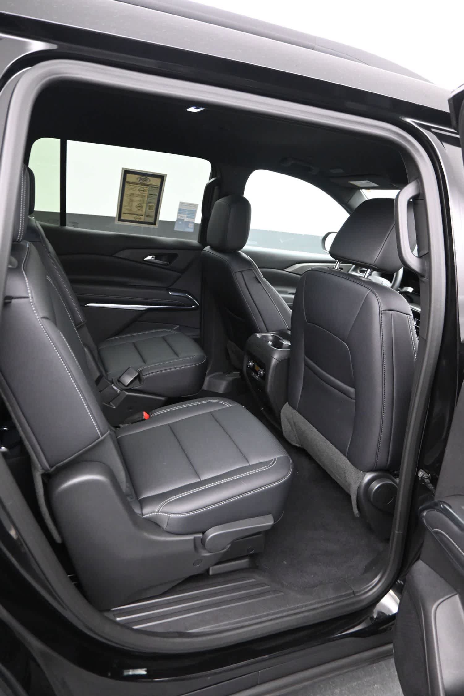 Used 2025 Chevrolet Traverse LT AWD/4WD image 13