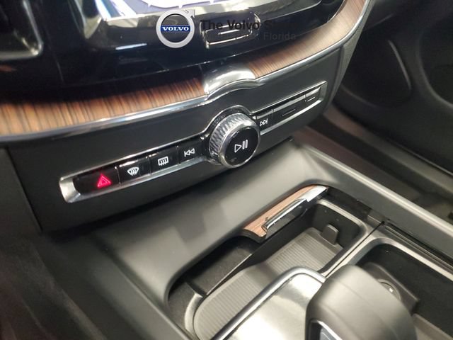 Certified 2023 Volvo XC60 B5 Plus w/ Protection Package Premier AWD/4WD image 25