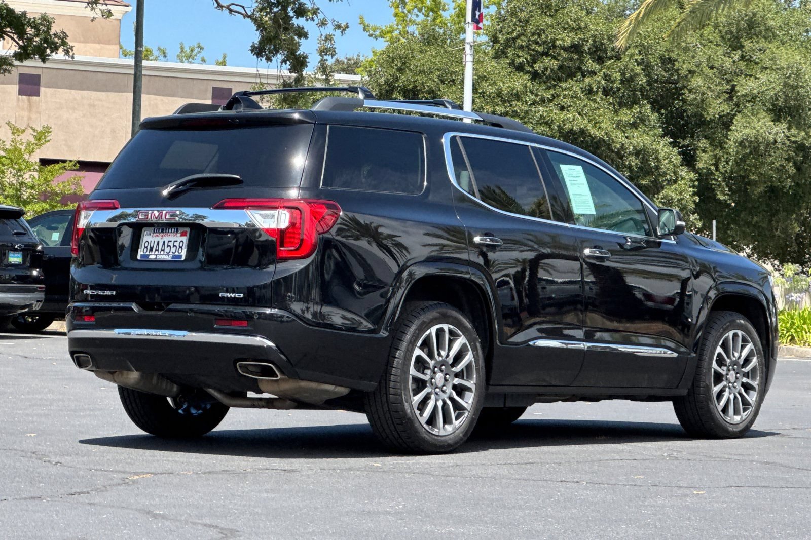 Used 2021 GMC Acadia Denali w/ Denali Ultimate Package AWD/4WD image 3