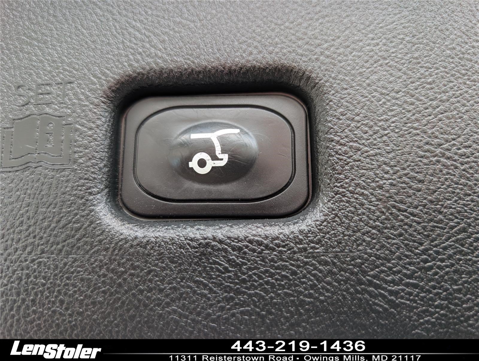 Used 2023 Lincoln Nautilus Reserve AWD/4WD image 13