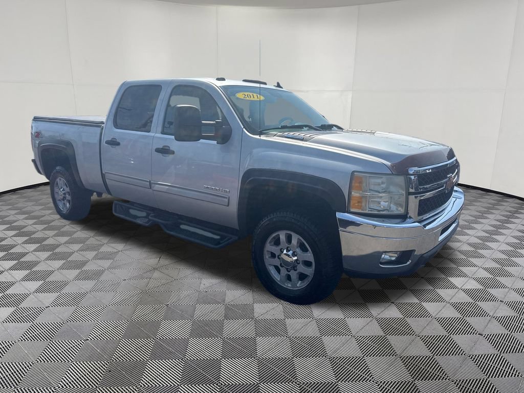 Used 2011 Chevrolet Silverado 2500 LT w/ Interior Plus Package AWD/4WD image 7