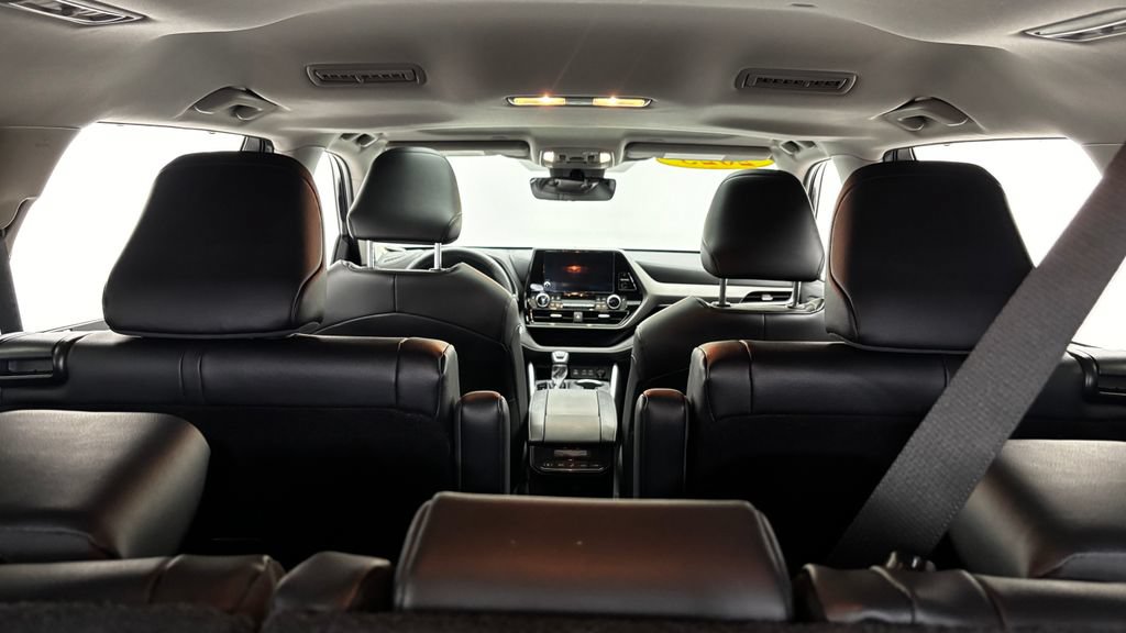 Used 2025 Toyota Highlander XLE AWD/4WD image 42