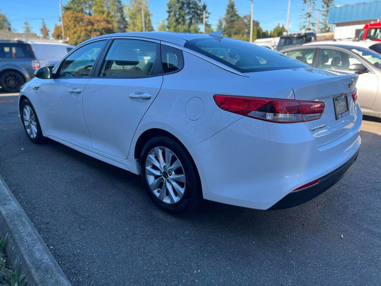 Used 2016 Kia Optima LX w/ Option Group 014 FWD image 7