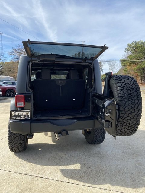 Used 2018 Jeep Wrangler Rubicon w/ Power Convenience Group image 10
