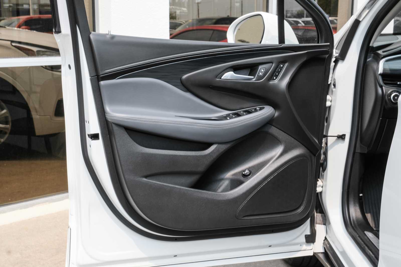 Used 2020 Buick Envision Essence FWD image 33