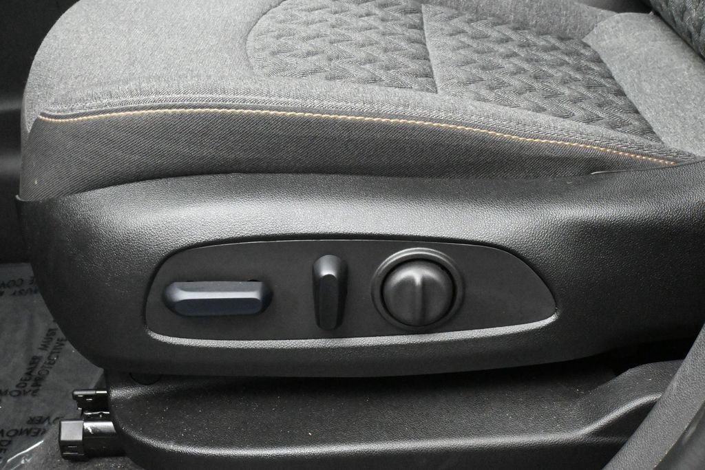 Used 2024 Chevrolet Equinox LT FWD image 12