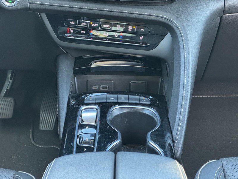 Used 2023 Buick Envision Essence image 13