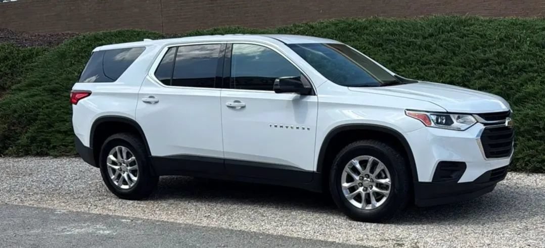 Used 2021 Chevrolet Traverse LS FWD image 3