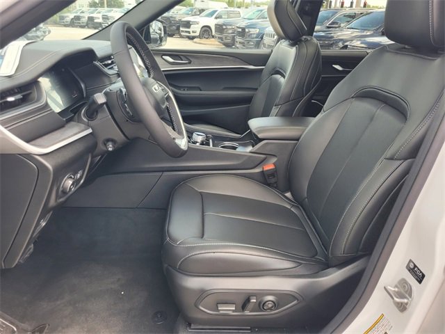 New 2025 Jeep Grand Cherokee Limited w/ Luxury Tech Group II image 3