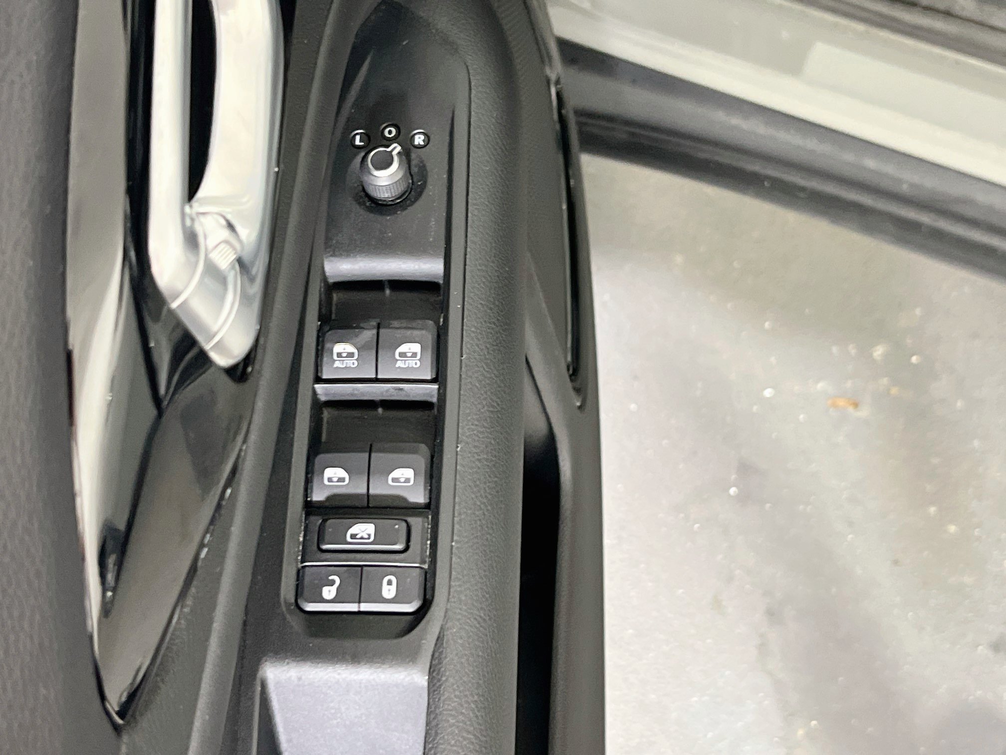 Used 2022 Jeep Compass Trailhawk w/ Trailhawk Convenience Group AWD/4WD image 17