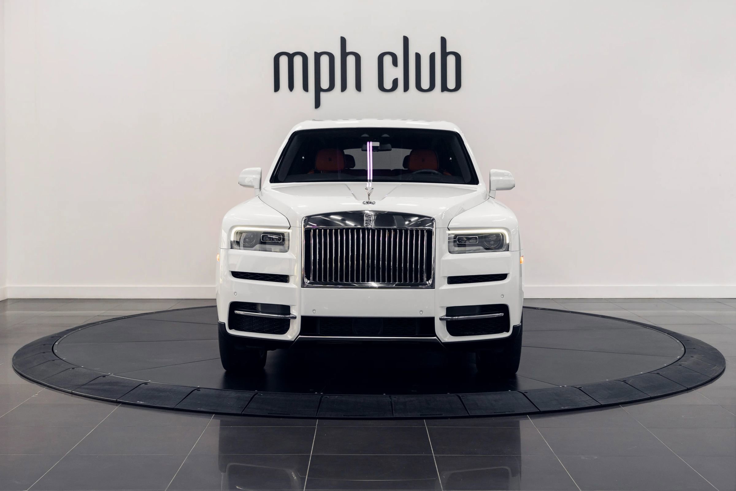 Used 2021 Rolls-Royce Cullinan AWD/4WD image 2