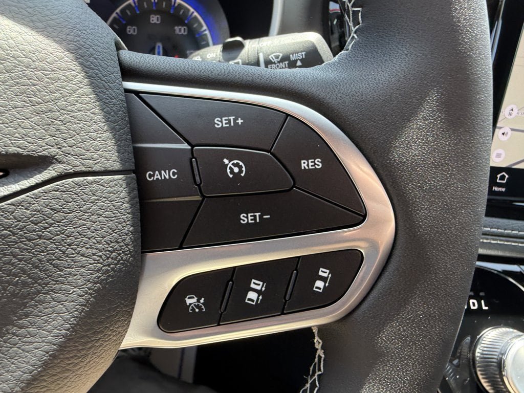 New 2027 Chrysler Pacifica Select AWD/4WD image 17