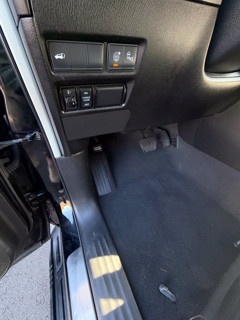 Used 2017 Nissan Armada Platinum AWD/4WD image 16
