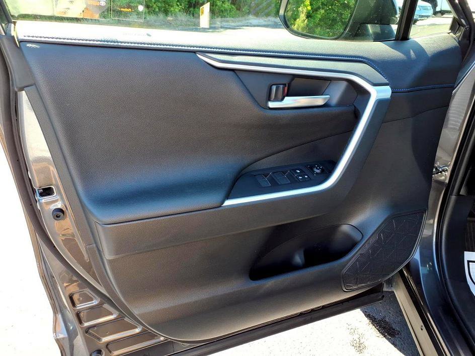 Used 2023 Toyota RAV4 XSE AWD/4WD image 18